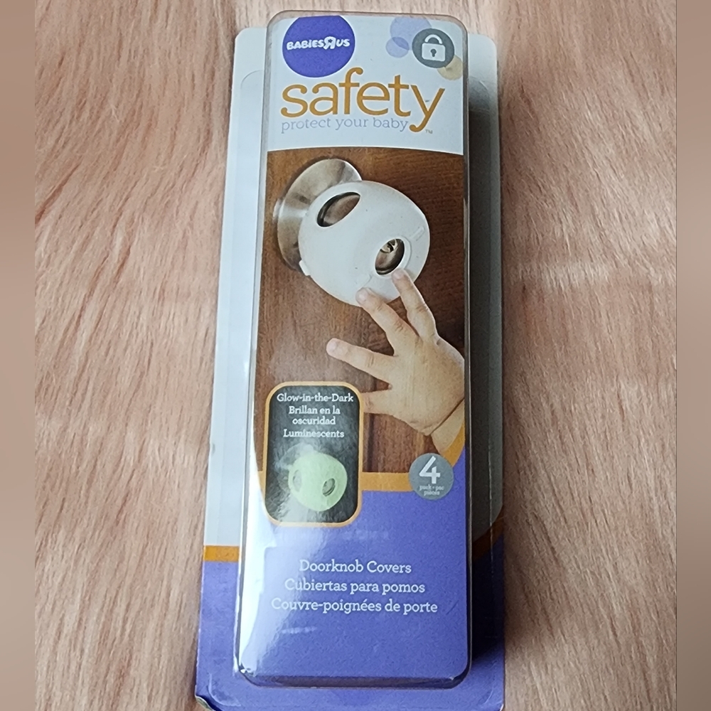 Glow-in-the-Dark Door Knob Cover by Safety 1st